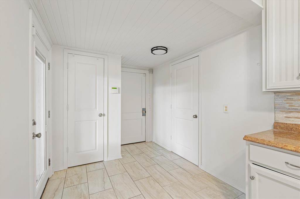 606 Storrs Street Property Photo 11