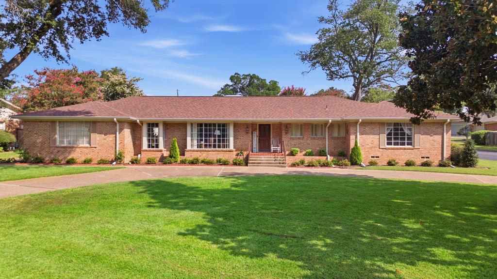 1936 Montrose Drive Property Photo 1