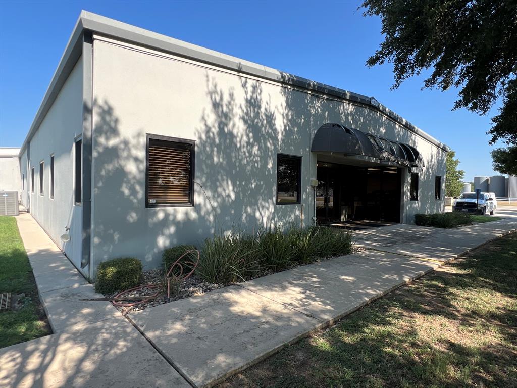 4301 Danhil Drive Property Photo 1