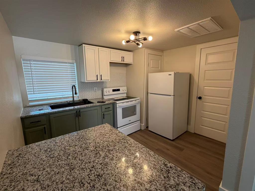 207 Austin Street B Property Photo 4