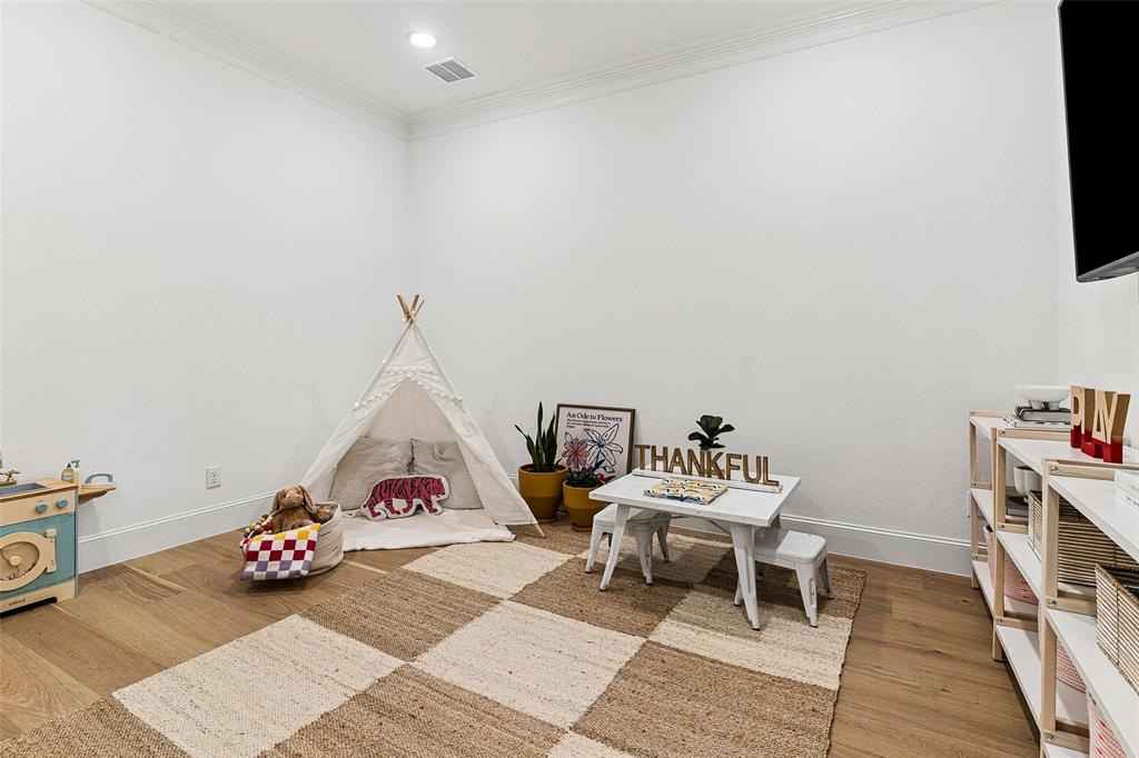2420 Forestbrook Drive Property Photo 25