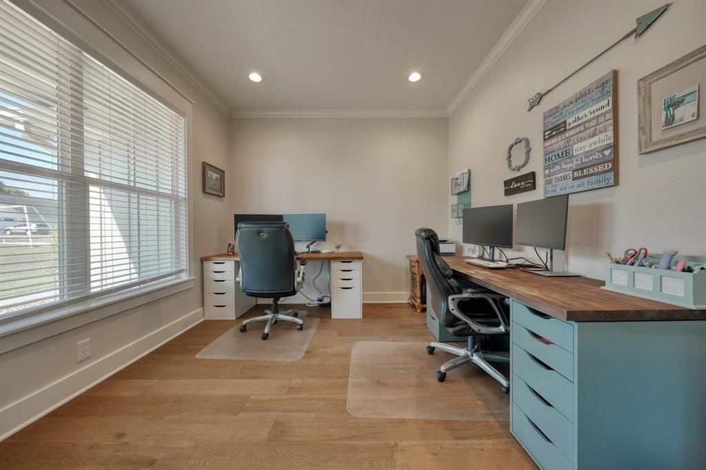 18347 Timber Oaks Drive Property Photo 3