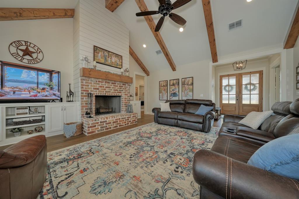 18347 Timber Oaks Drive Property Photo 5
