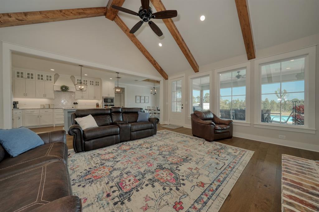 18347 Timber Oaks Drive Property Photo 8