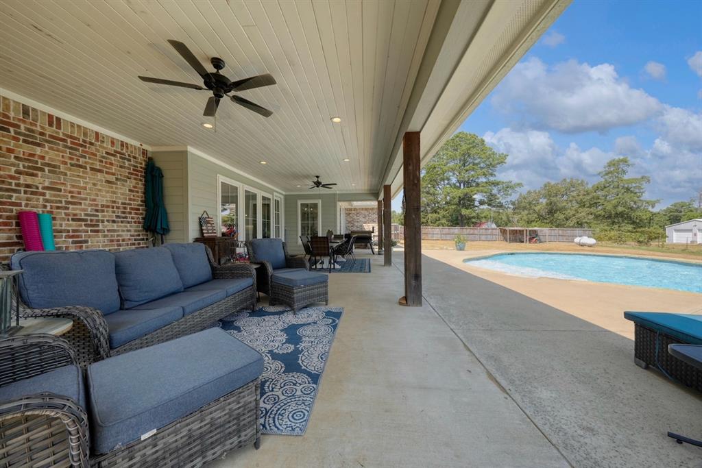 18347 Timber Oaks Drive Property Photo 33