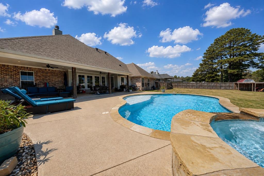 18347 Timber Oaks Drive Property Photo 37
