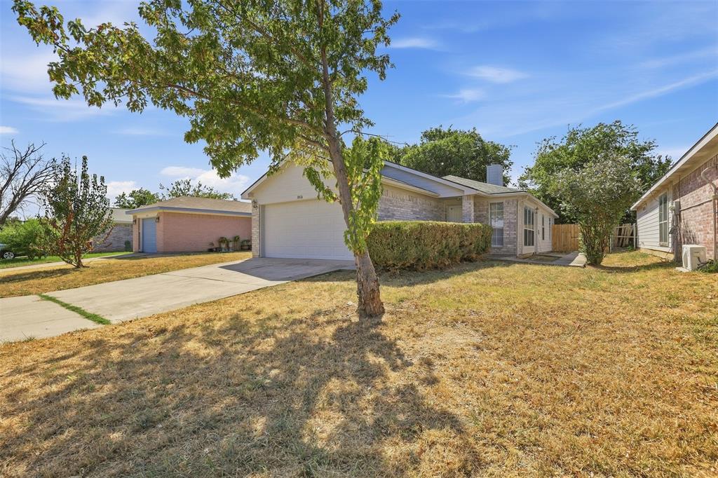 10616 Shadywood Drive Property Photo 2