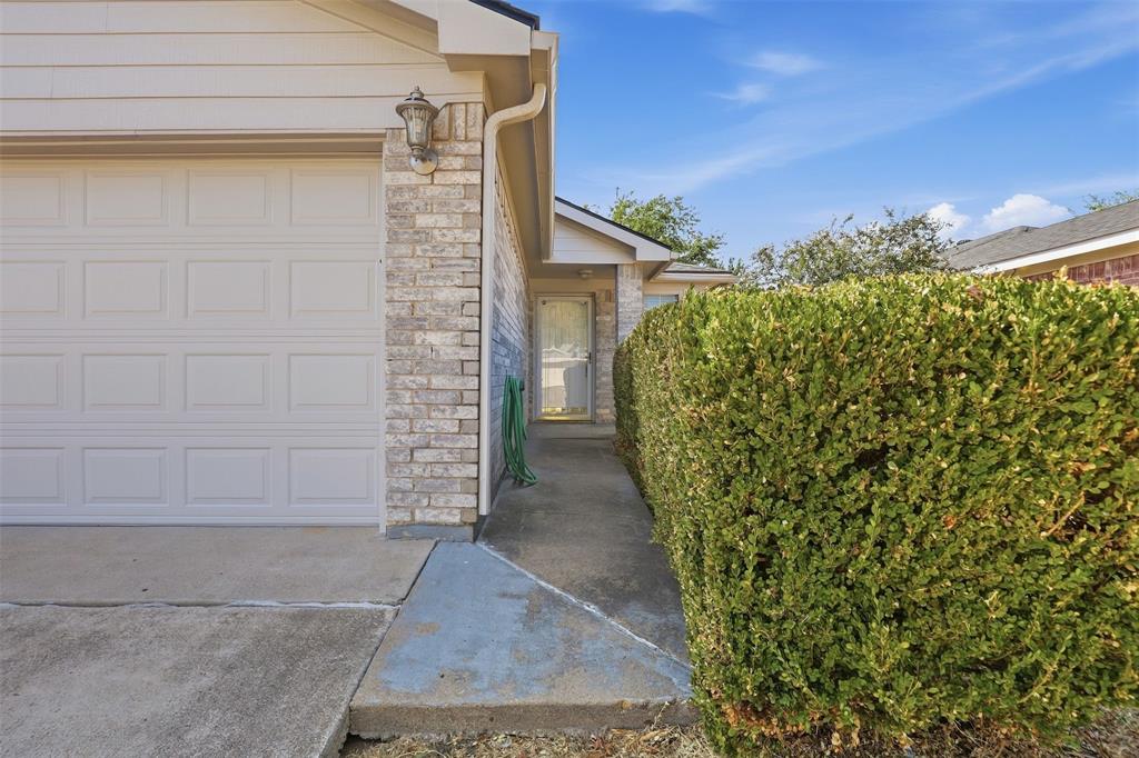 10616 Shadywood Drive Property Photo 6