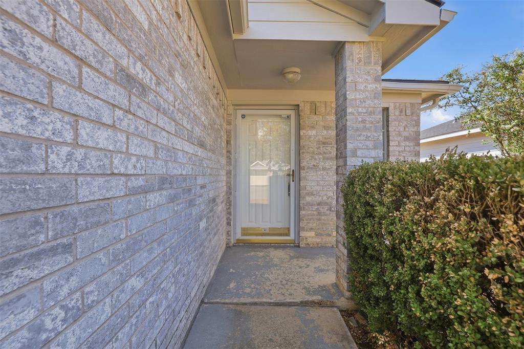 10616 Shadywood Drive Property Photo 7