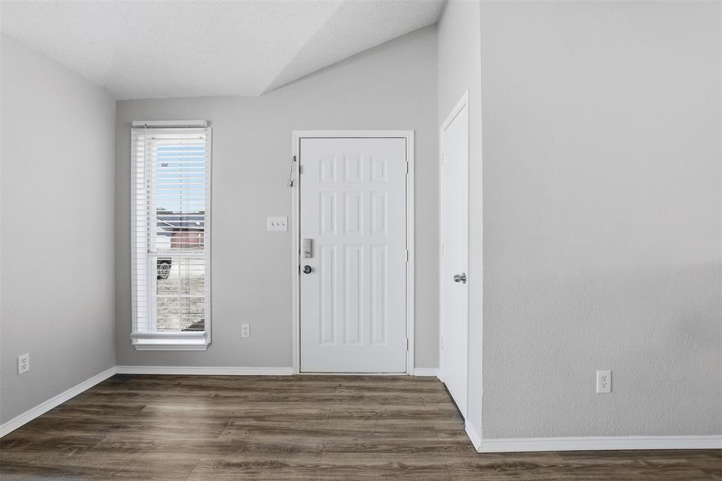10616 Shadywood Drive Property Photo 8
