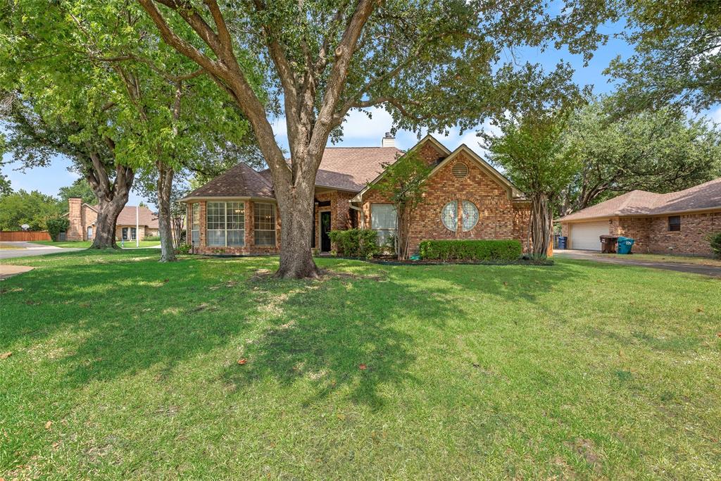 2421 E Windsor Drive Property Photo 2