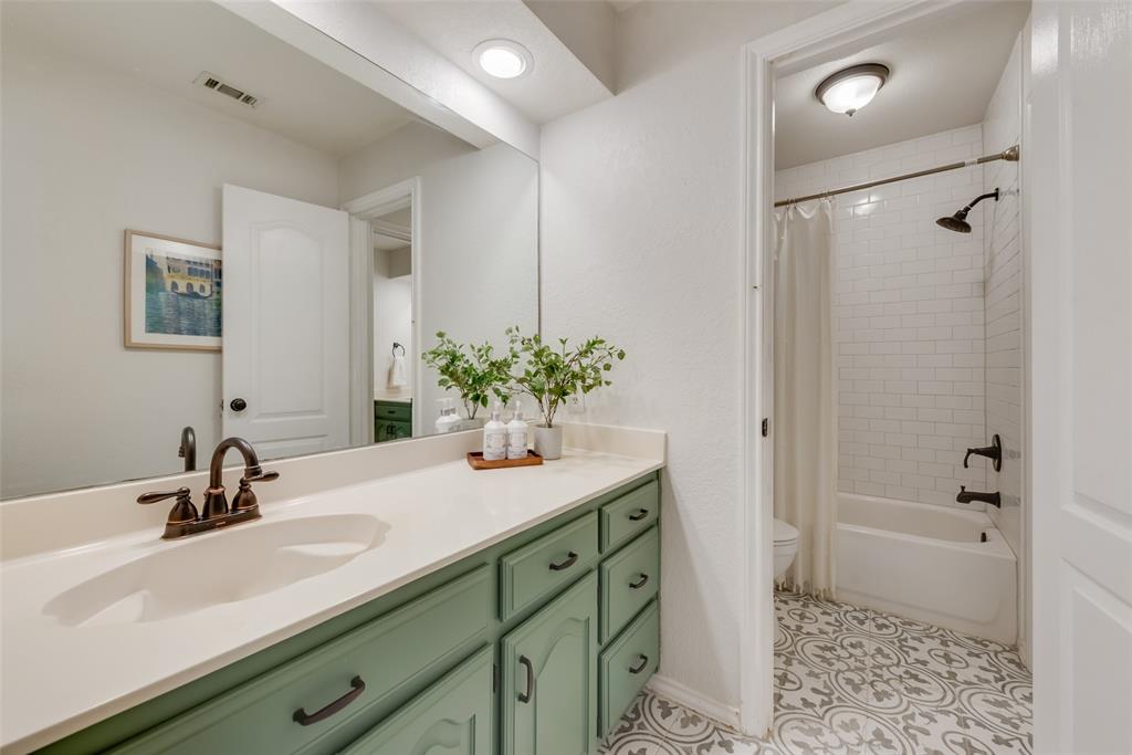 2421 E Windsor Drive Property Photo 16