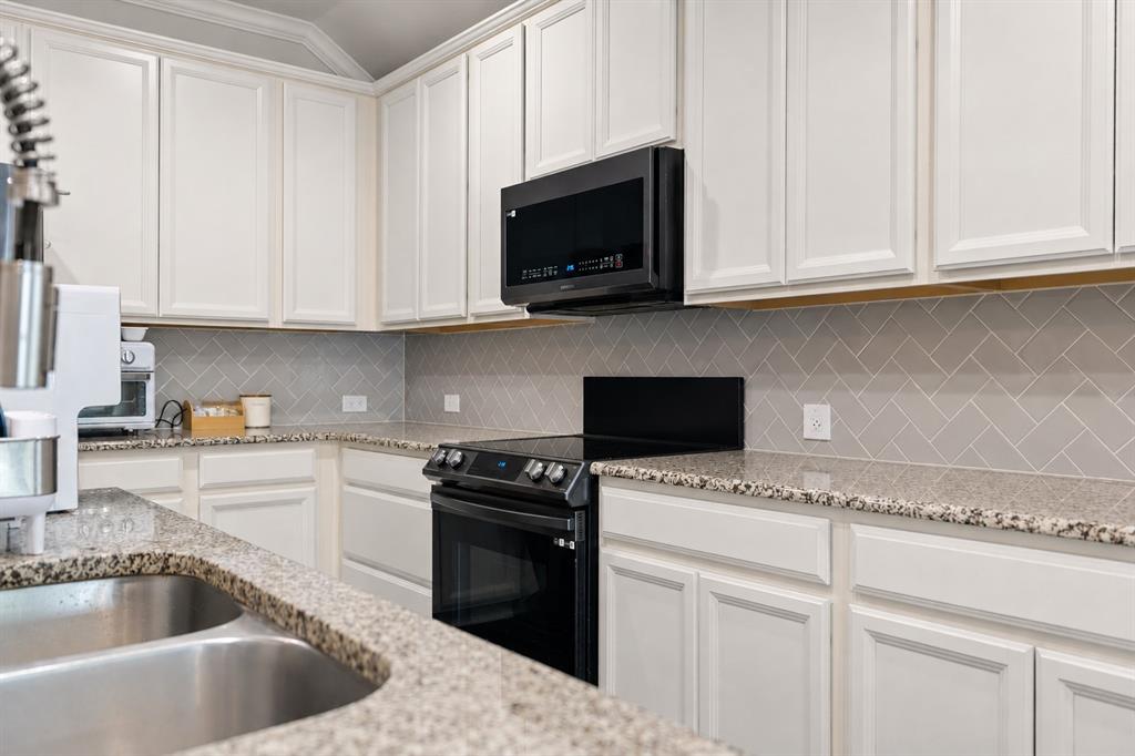 4741 Meadow Green Trail Property Photo 7