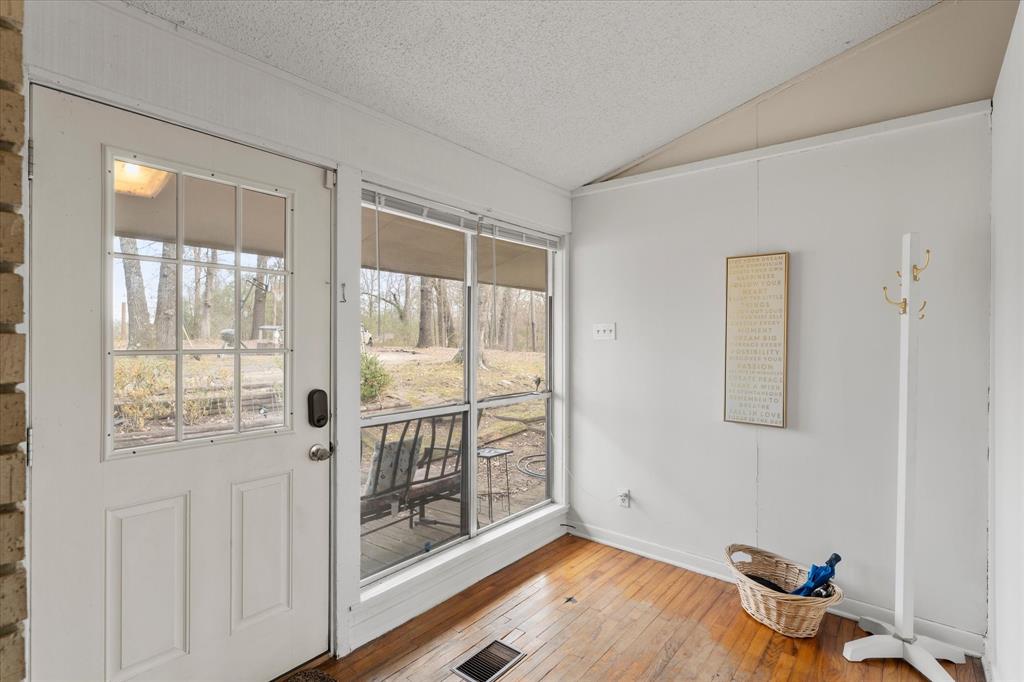 106 Lively Avenue Property Photo 4