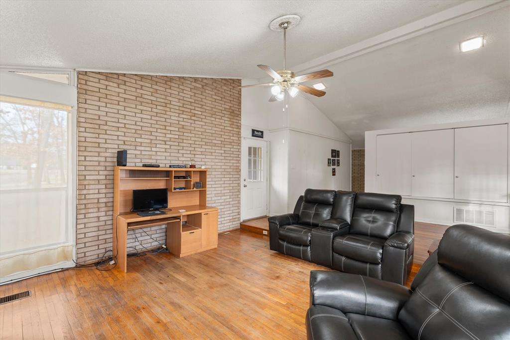 106 Lively Avenue Property Photo 6