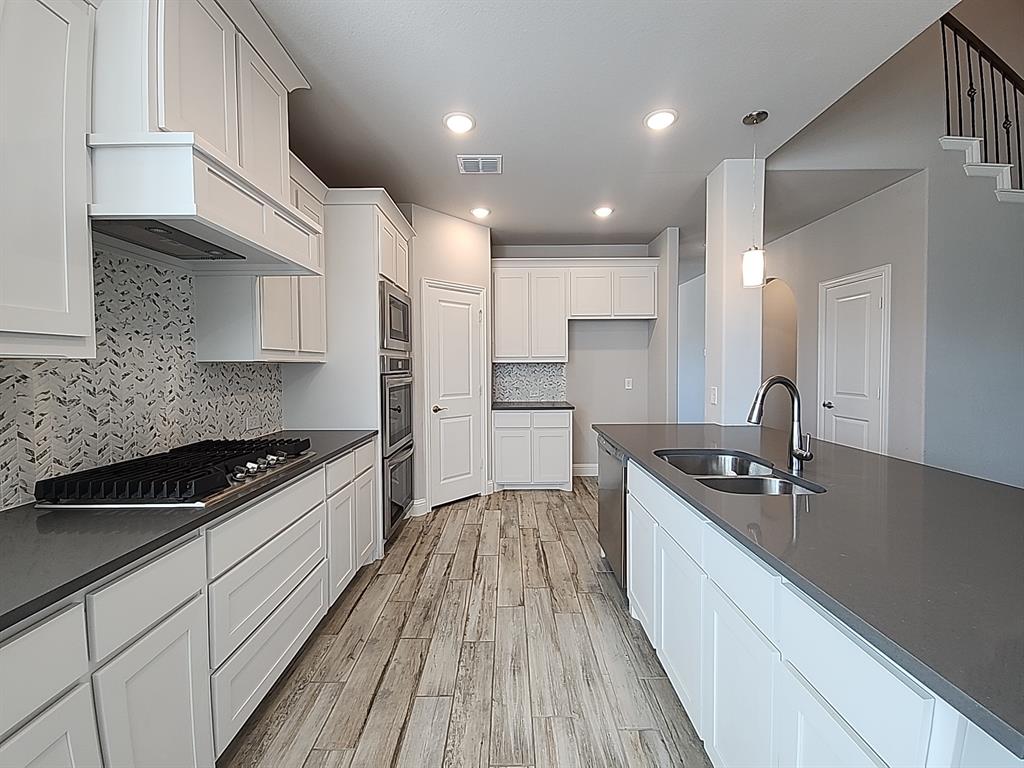 900 Superbloom Avenue Property Photo 3
