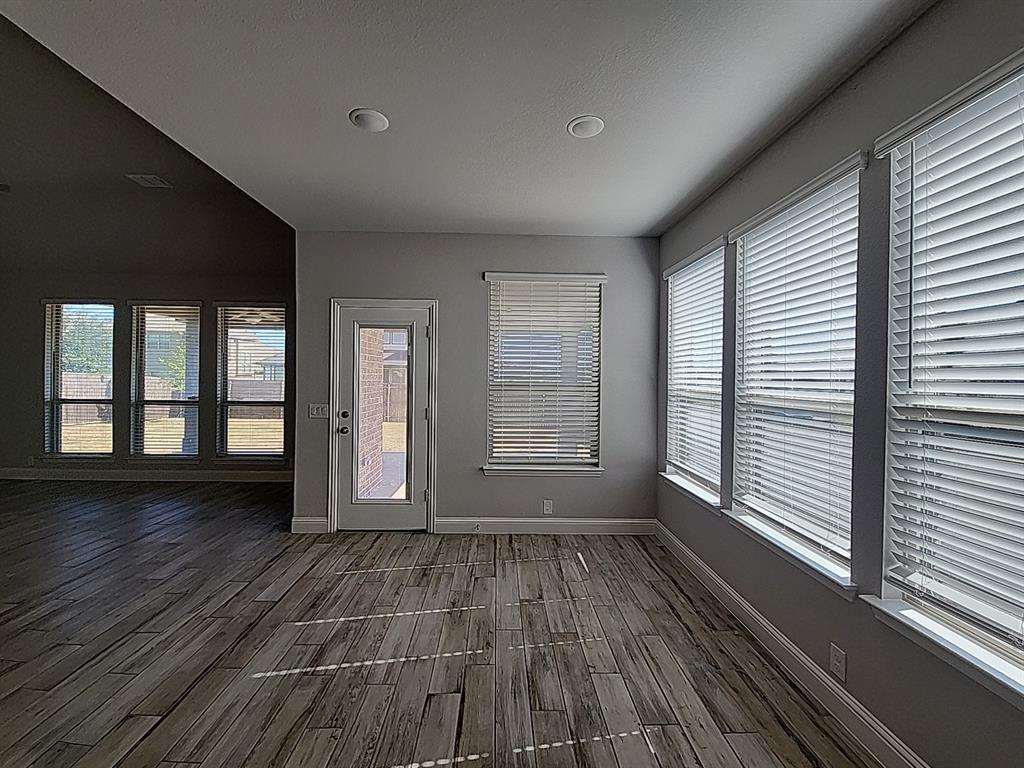 900 Superbloom Avenue Property Photo 7