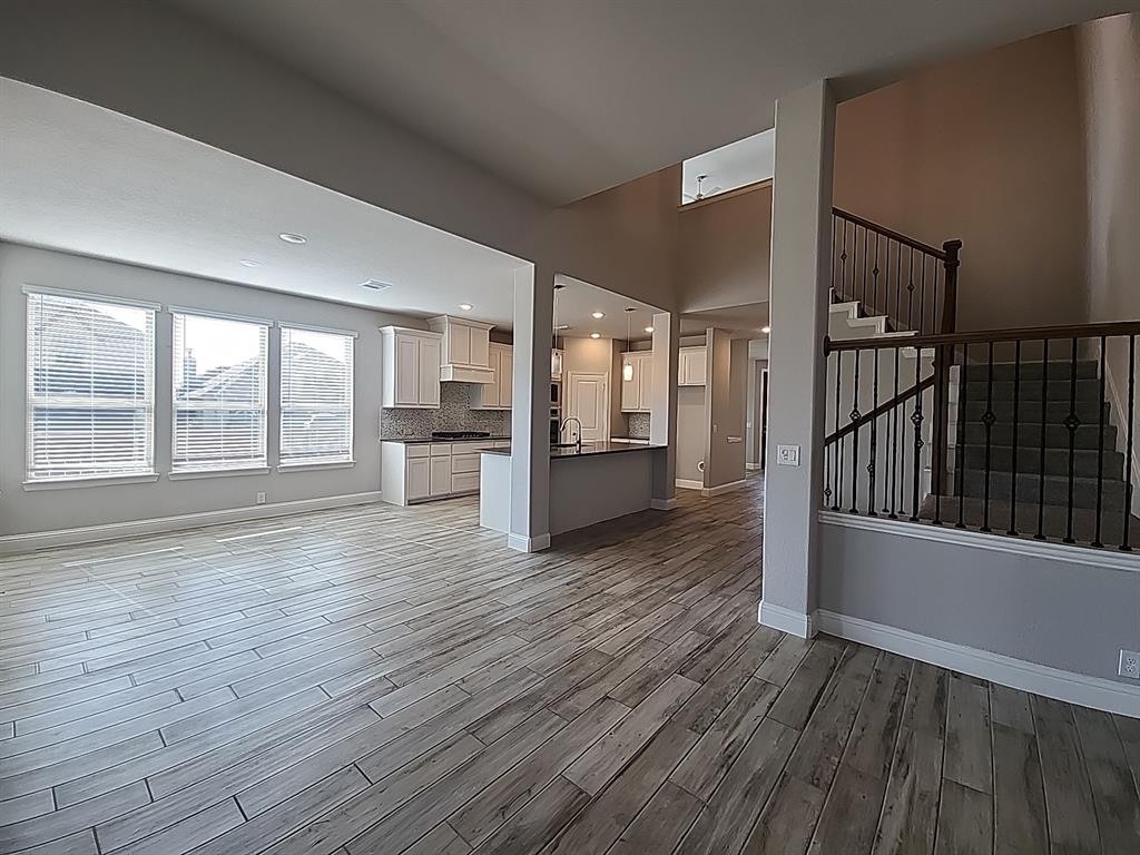 900 Superbloom Avenue Property Photo 8