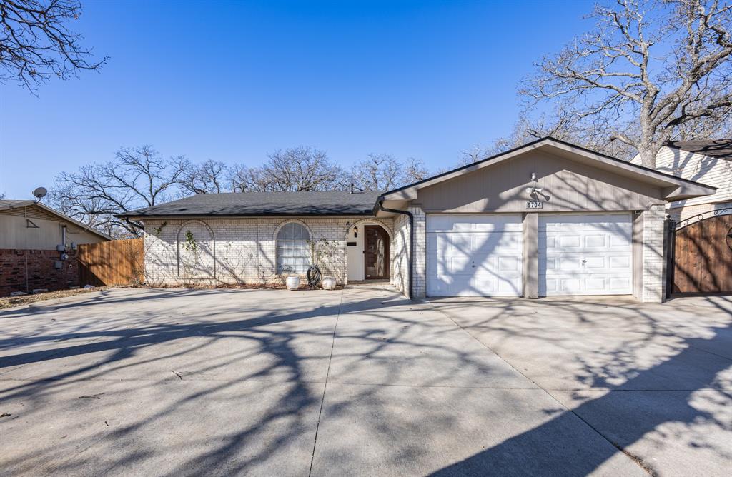 6704 Trailwood Drive Property Photo 1