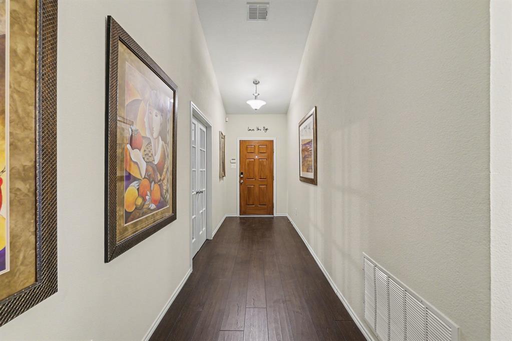 5896 Vista Heights Lane Property Photo 2