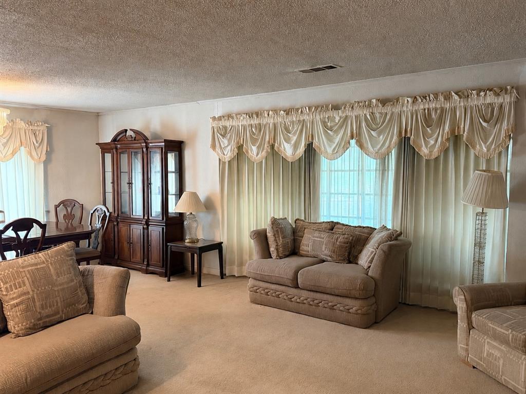 921 Medalist Drive Property Photo 2