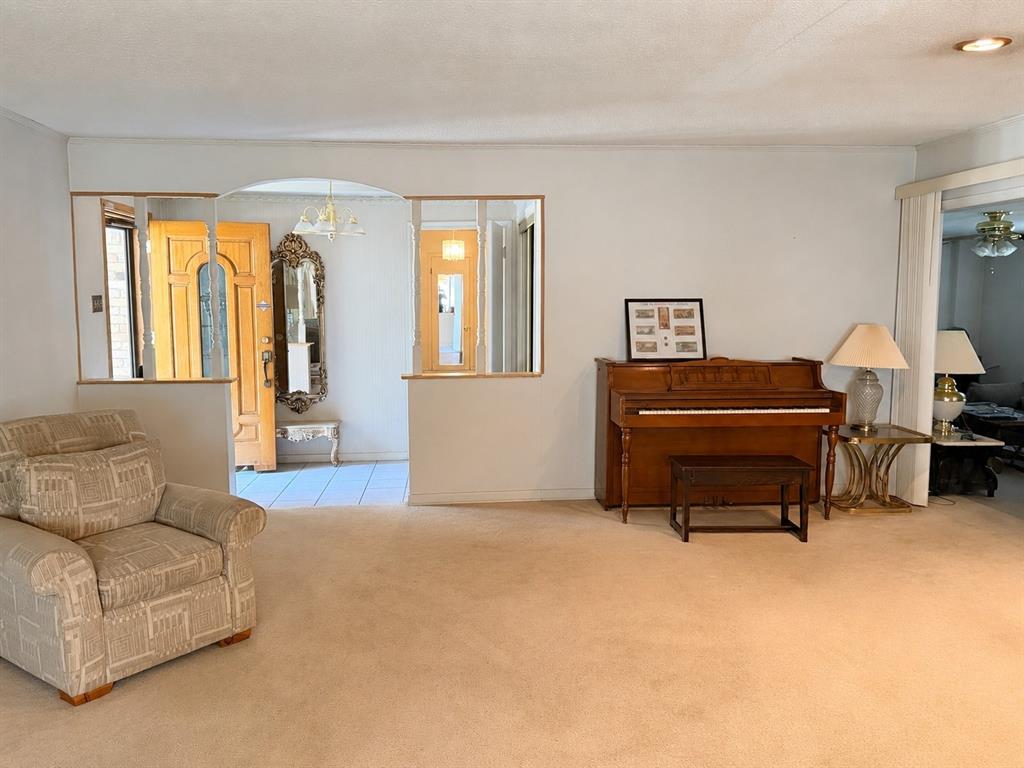 921 Medalist Drive Property Photo 4