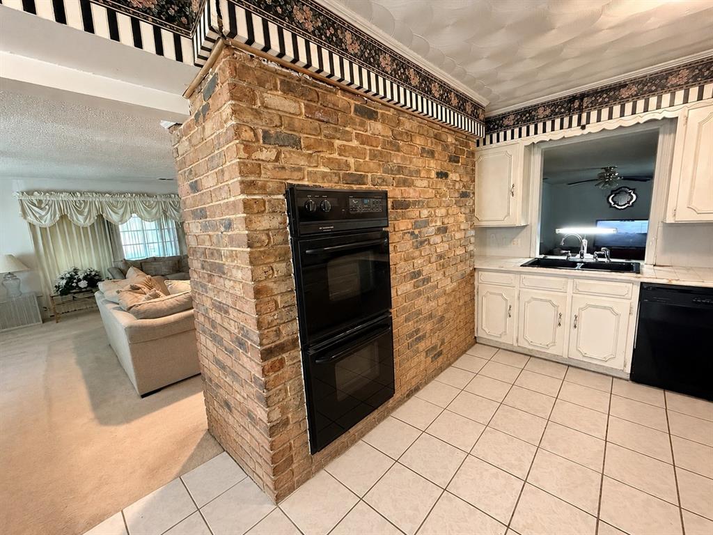 921 Medalist Drive Property Photo 8