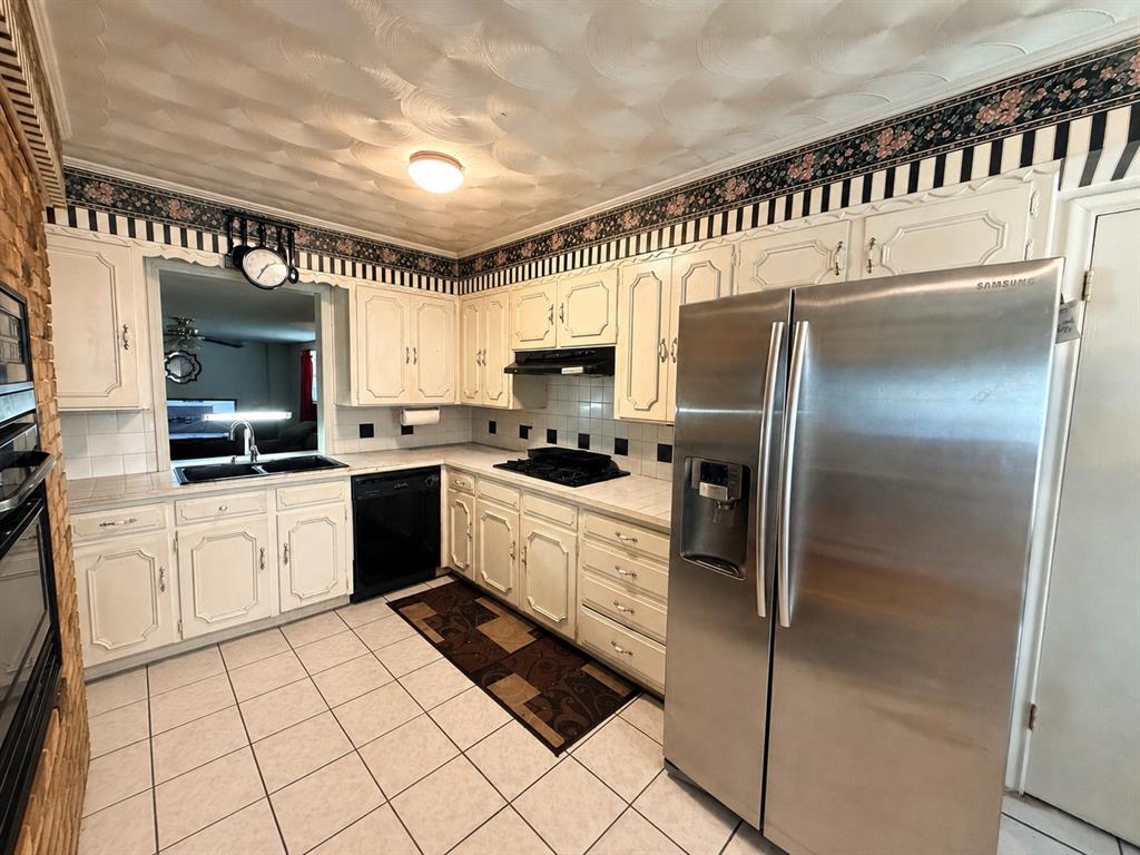 921 Medalist Drive Property Photo 9