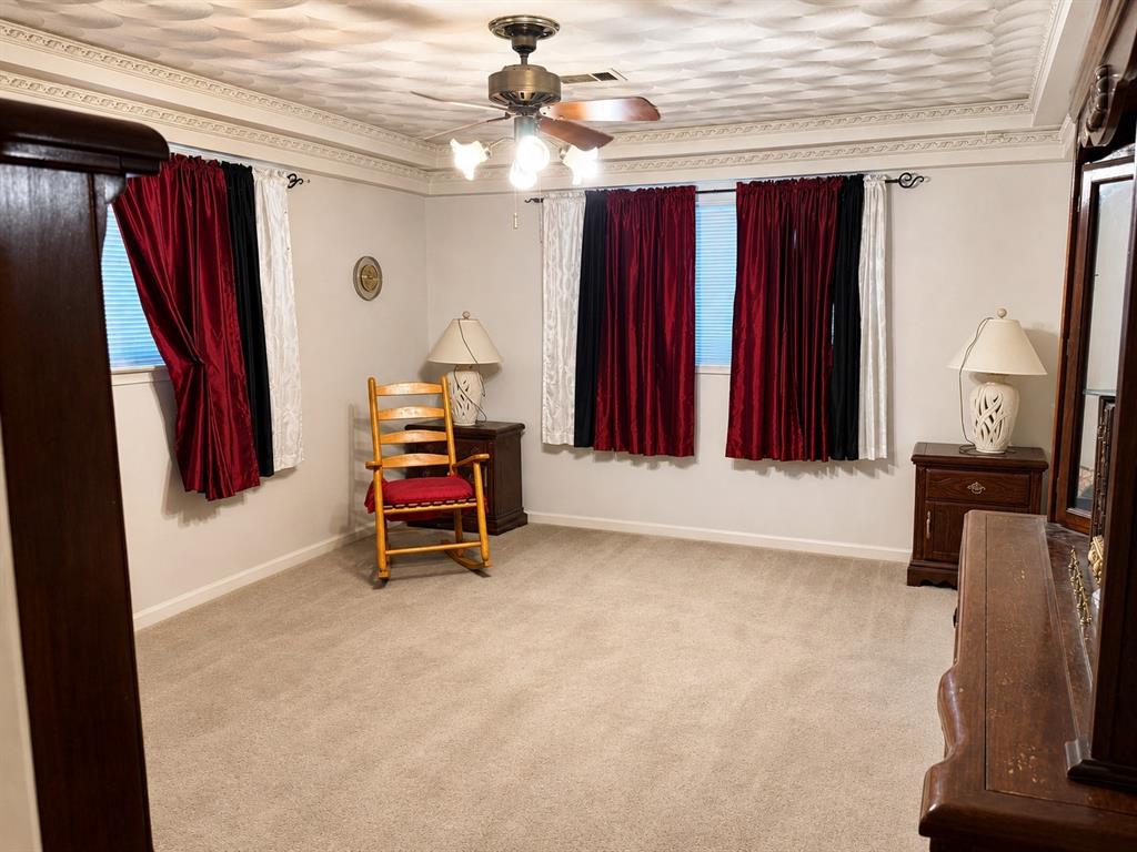 921 Medalist Drive Property Photo 10