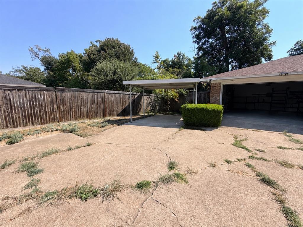 921 Medalist Drive Property Photo 12