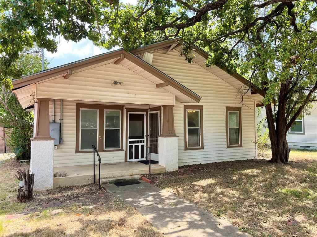2202 Avenue Property Photo 1