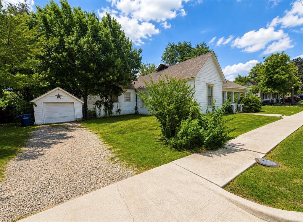 1018 N College Street Property Photo 1