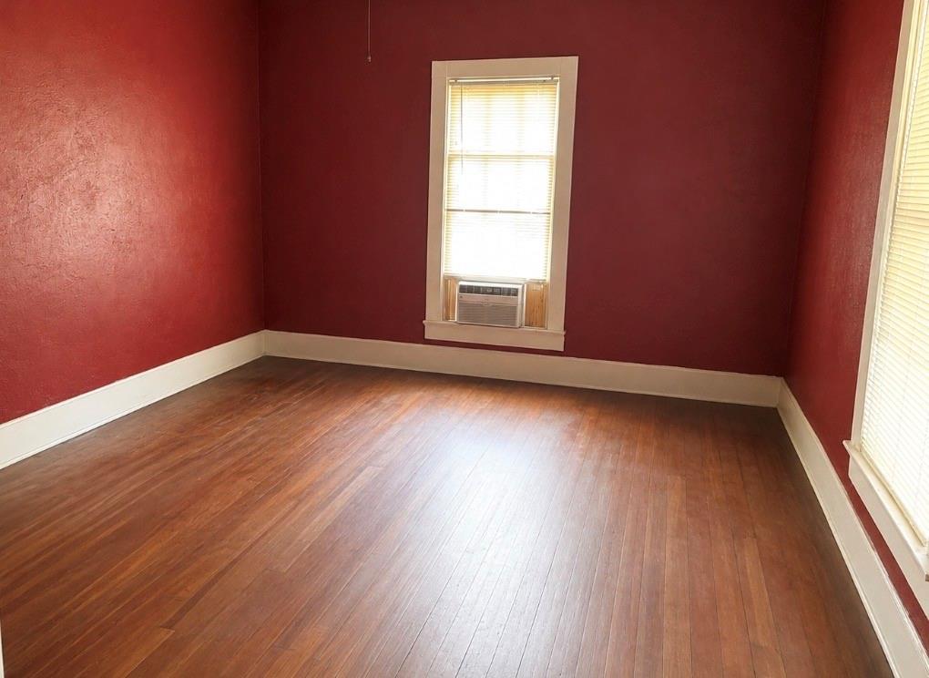 1018 N College Street Property Photo 5