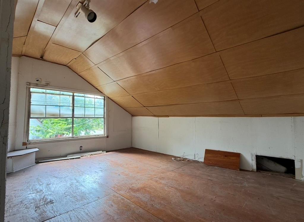 1018 N College Street Property Photo 19