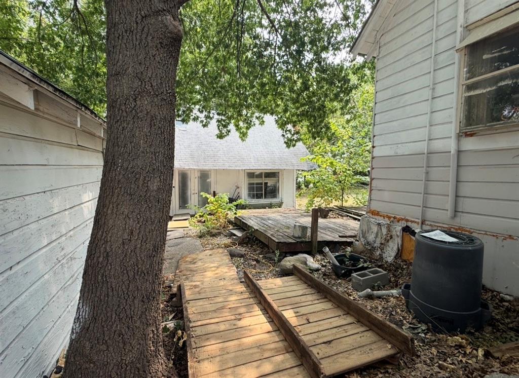 1018 N College Street Property Photo 23
