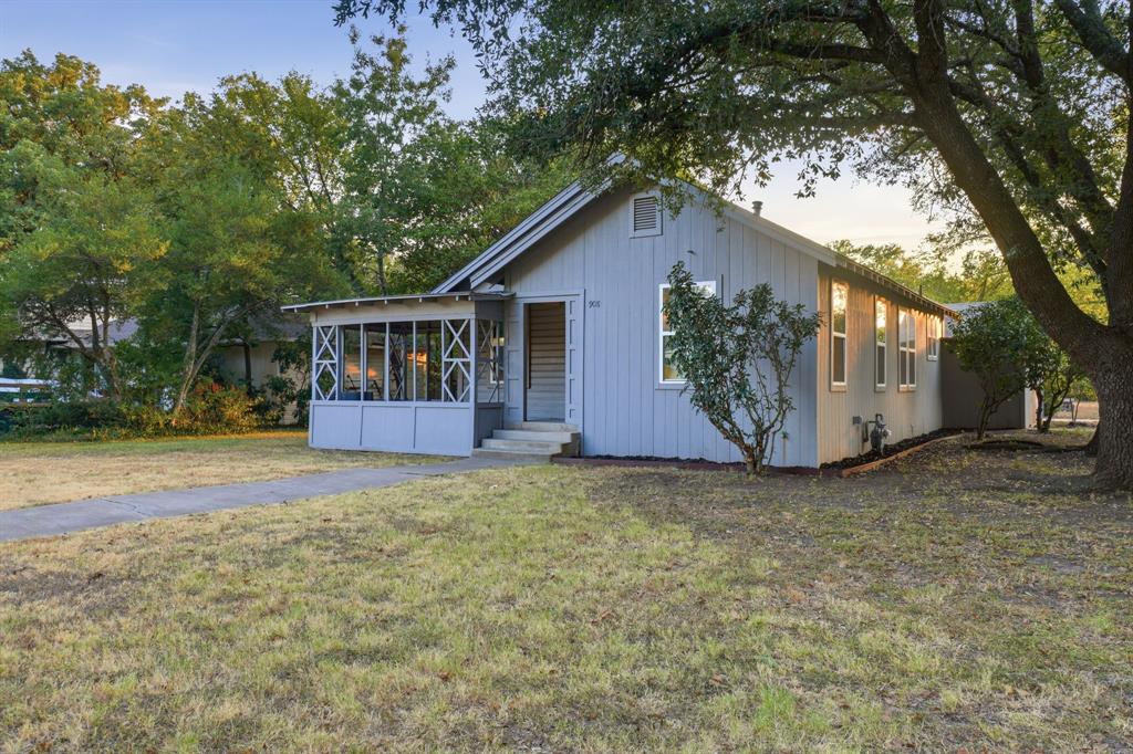 908 Forrest Avenue Property Photo 3