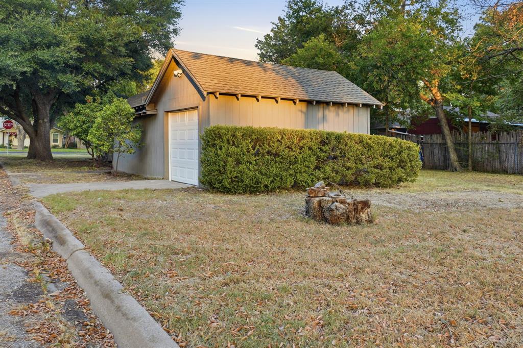 908 Forrest Avenue Property Photo 4