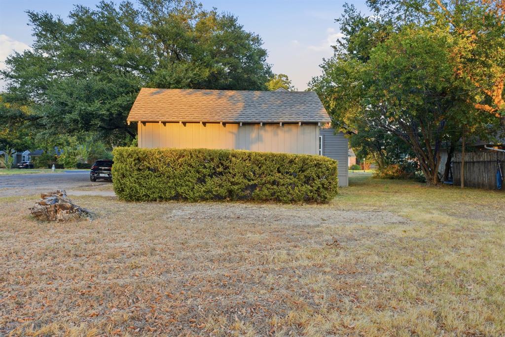 908 Forrest Avenue Property Photo 27