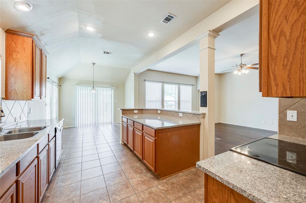 2813 Fox Creek Trail Property Photo 16