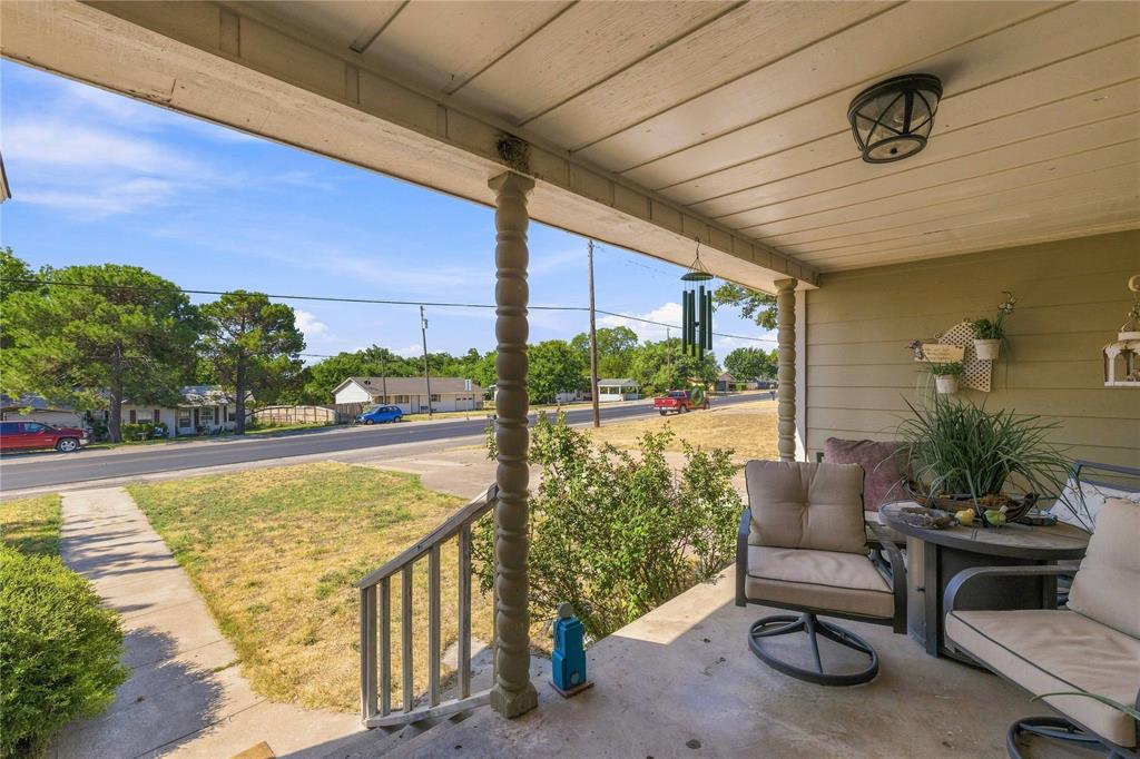 901 W Wrights Avenue Property Photo 2