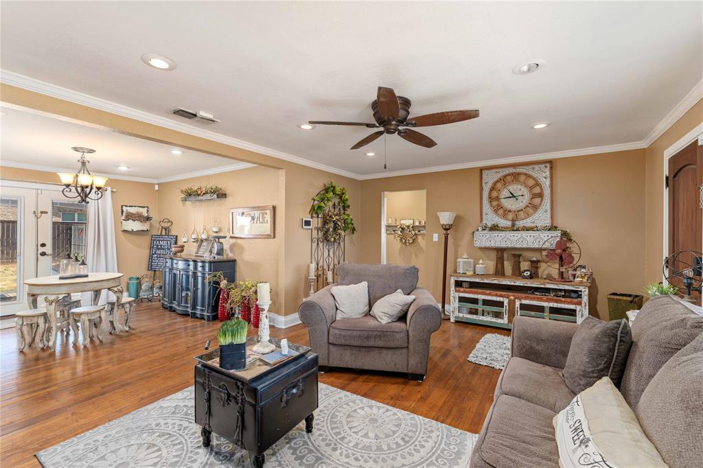 901 W Wrights Avenue Property Photo 3