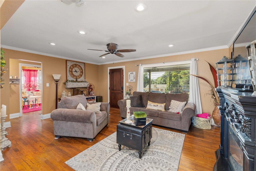 901 W Wrights Avenue Property Photo 4