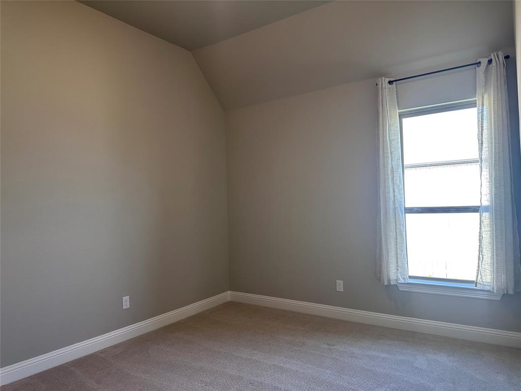 2608 Roaming Trail Property Photo 9