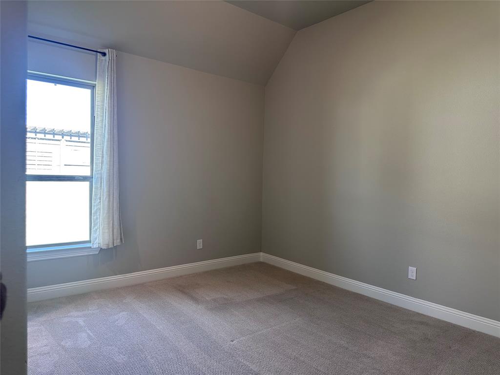 2608 Roaming Trail Property Photo 11