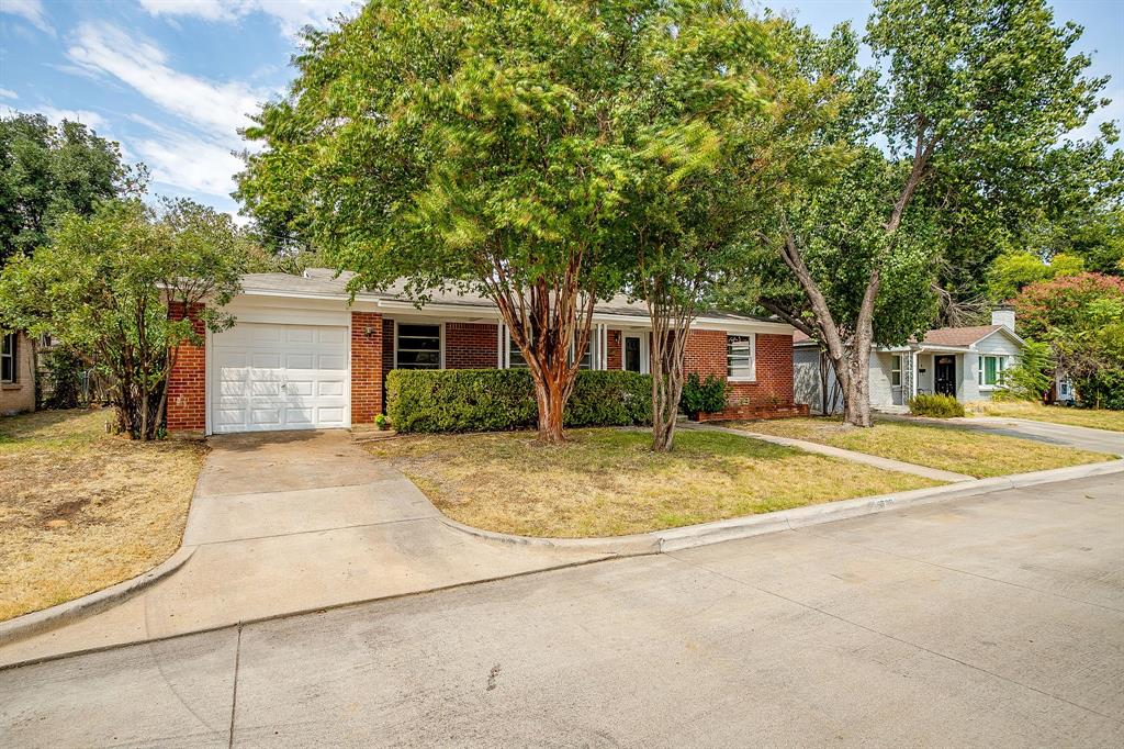 5736 Tracyne Drive Property Photo 3