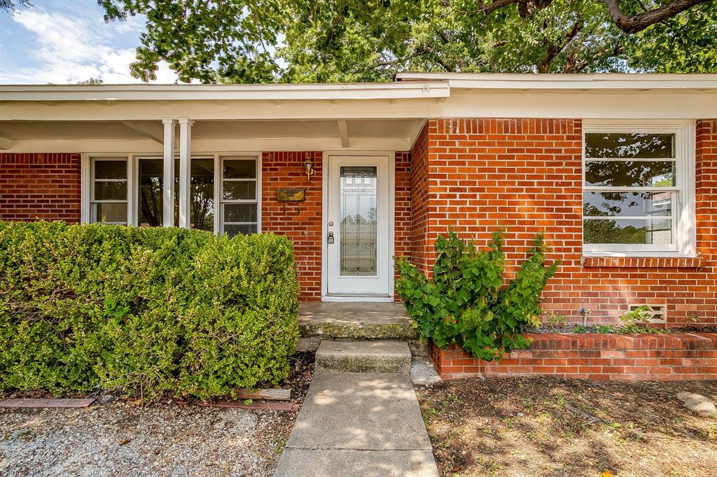 5736 Tracyne Drive Property Photo 4