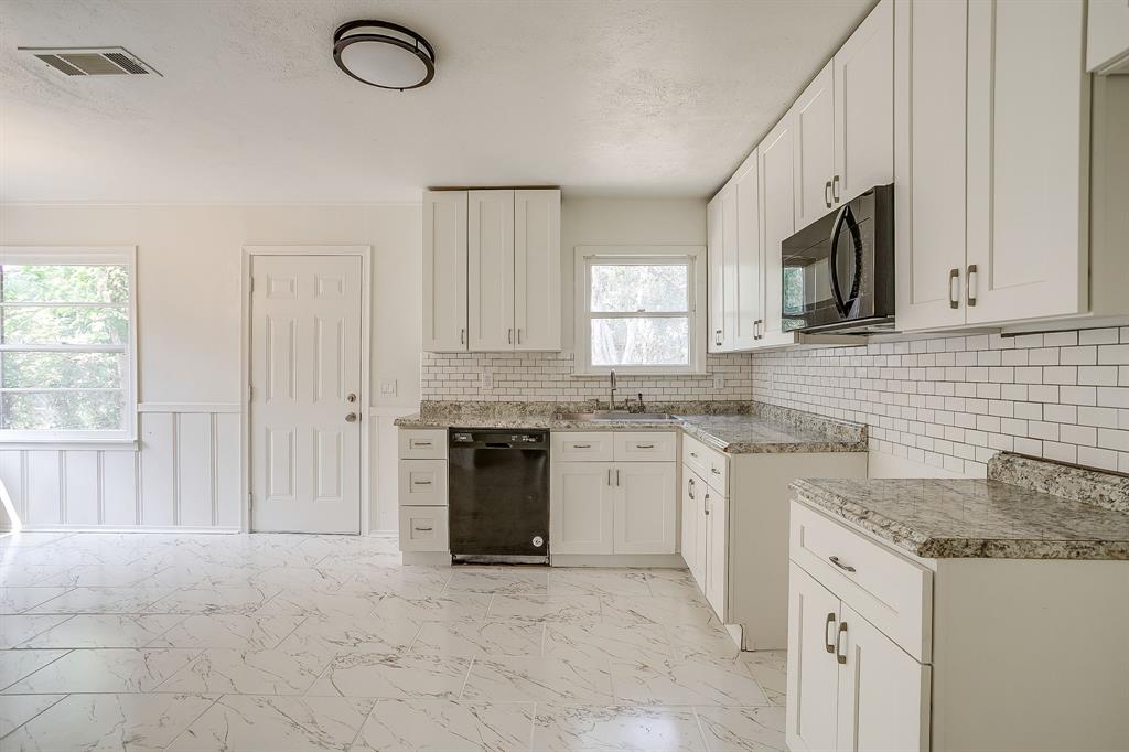 5736 Tracyne Drive Property Photo 12