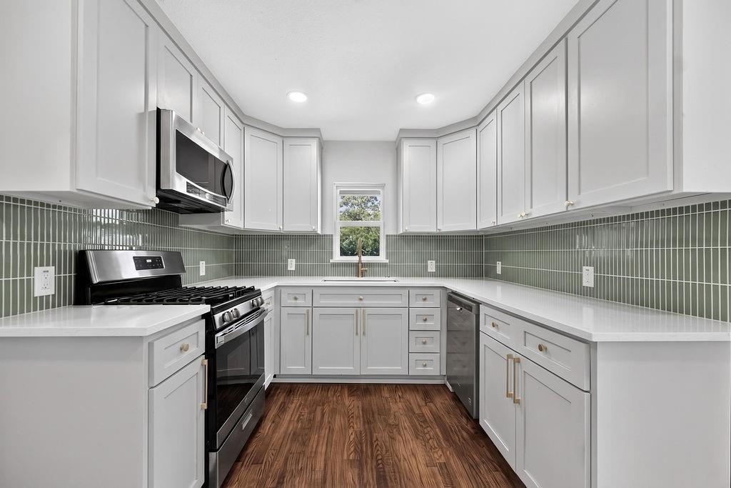 409 S Barnett Avenue Property Photo 1