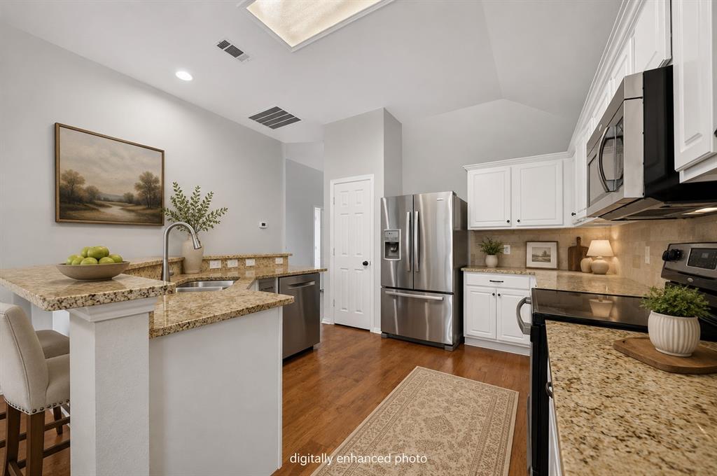 6560 Plantation Lane Property Photo 7