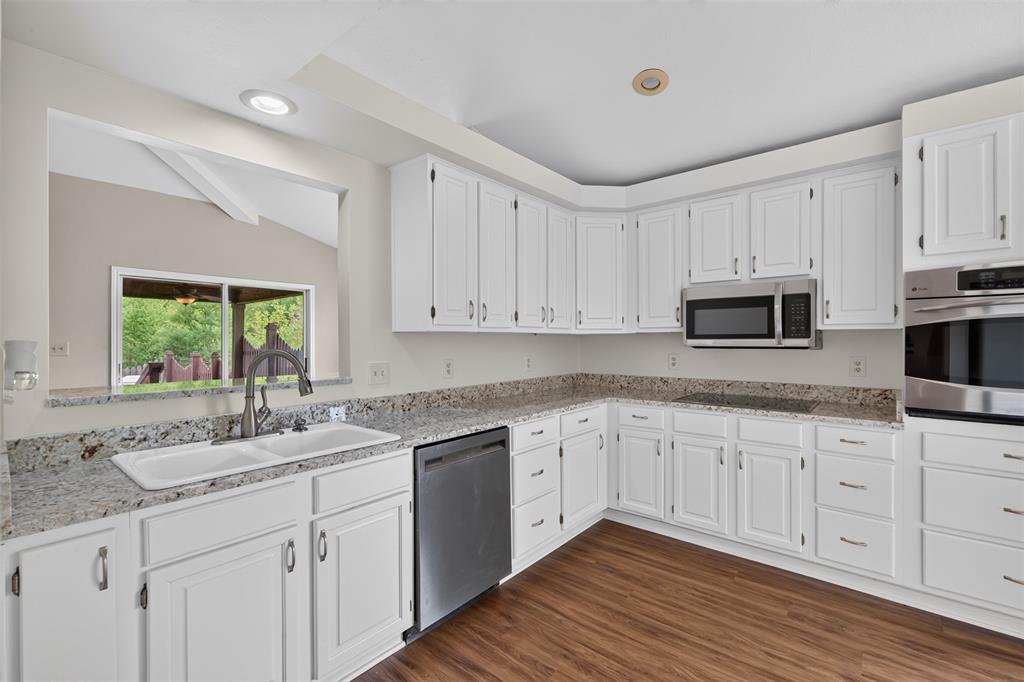 5905 Highway 175 Property Photo 6